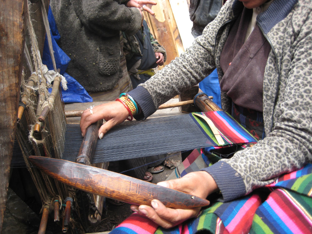 La valorisation du tissage est une action au bénéfice des femmes du village