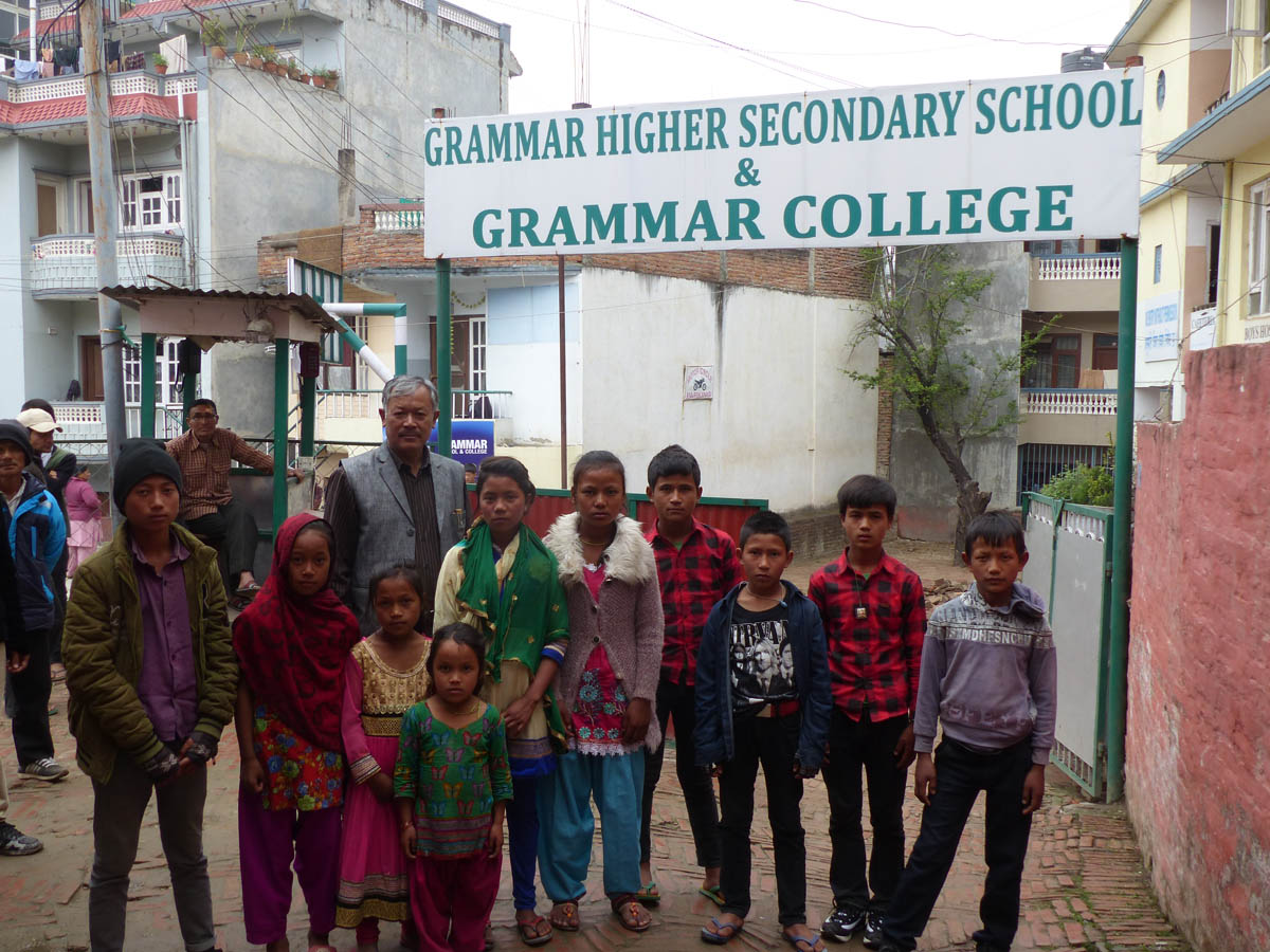 enfants de magarsalu scolarisé a Katmandou