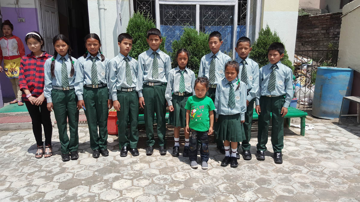 Les enfants de Magarsalu scolarisés à la Grammar School