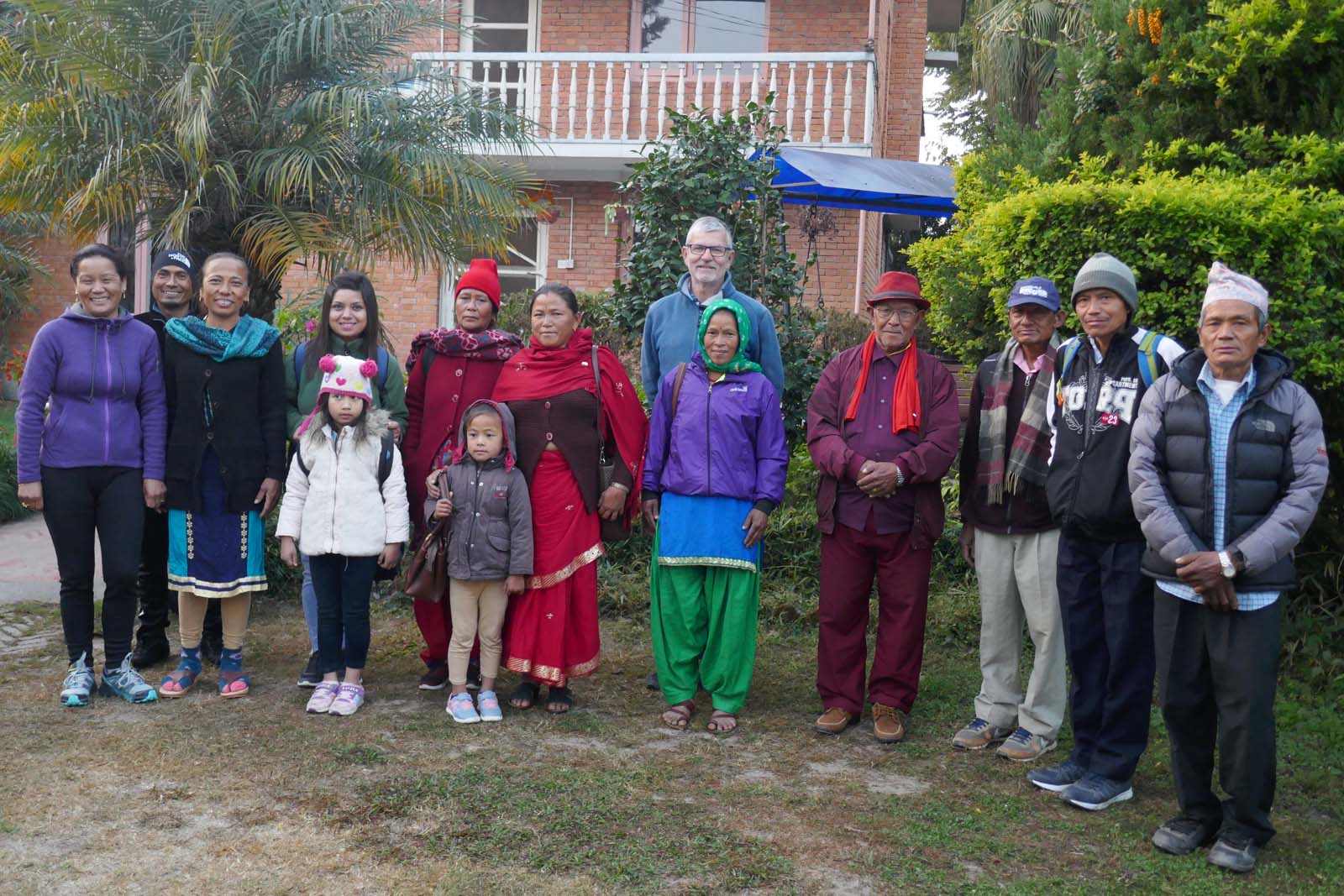 participants a la visite du village de Lwang